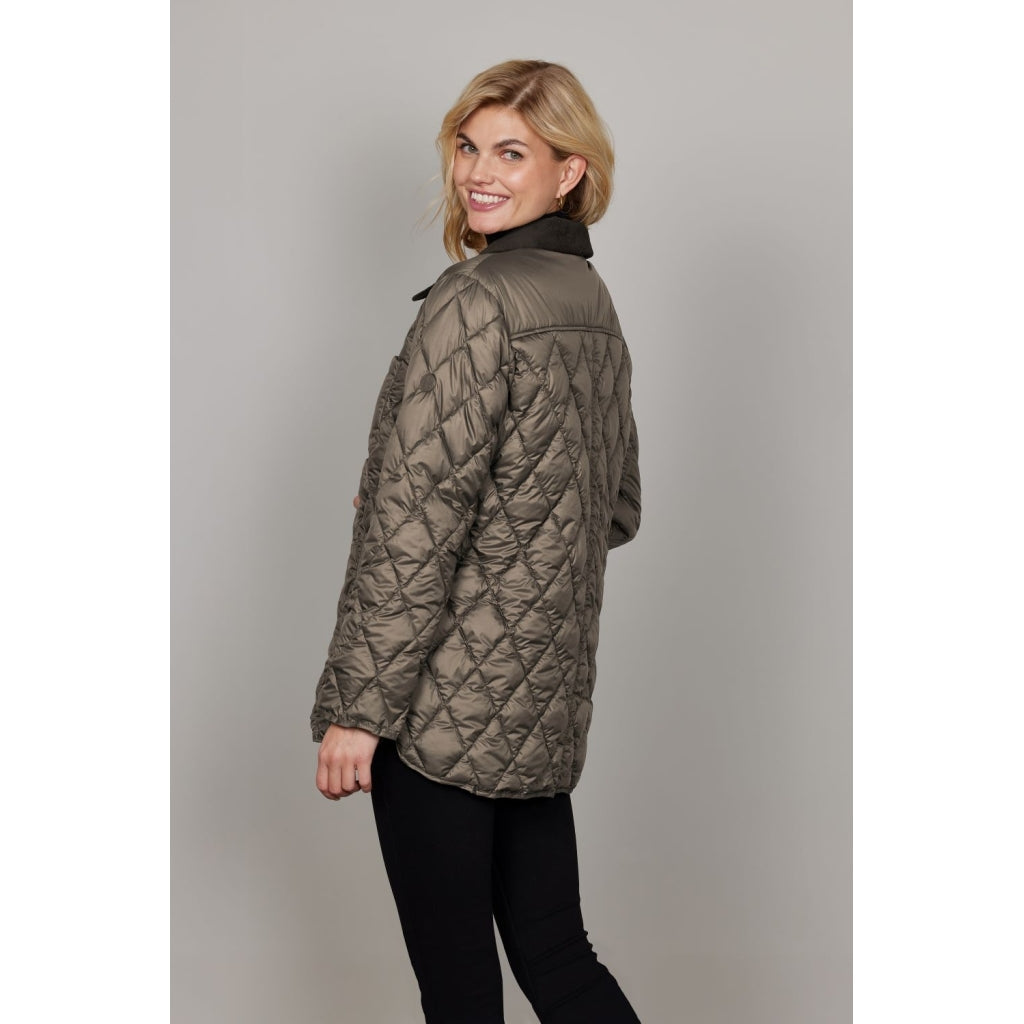 Junge Mona Kv. 66 63-Taupe