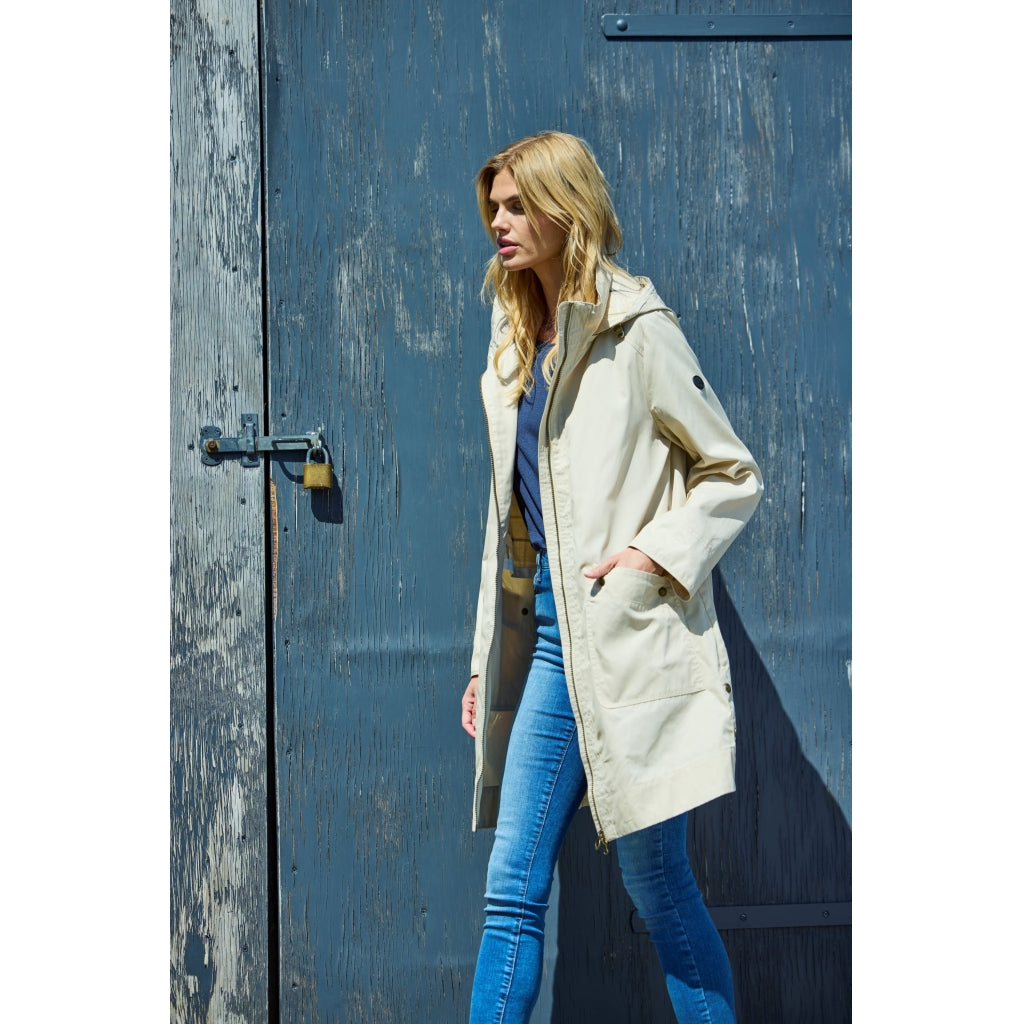 Junge Nora Kv. 46 12-Sand