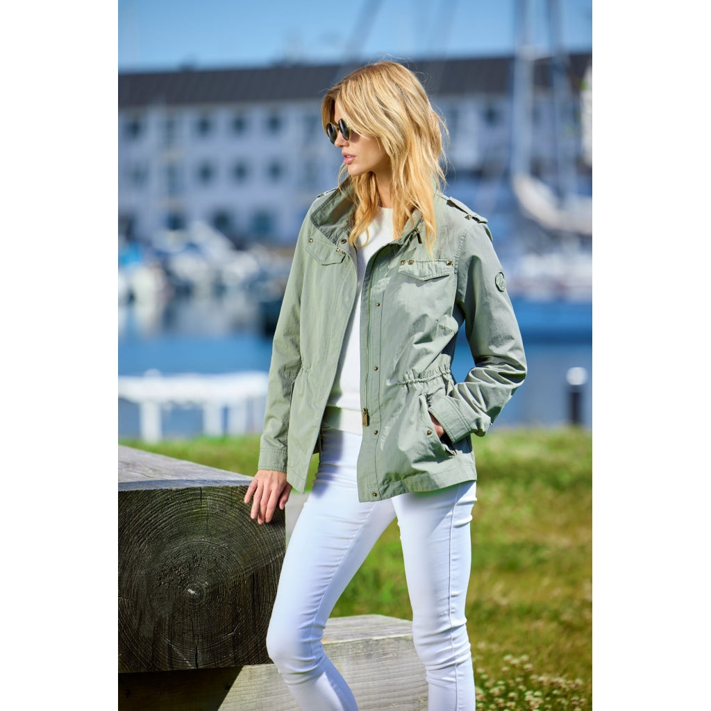 Junge Nala Kv. 46 42-Light Olive